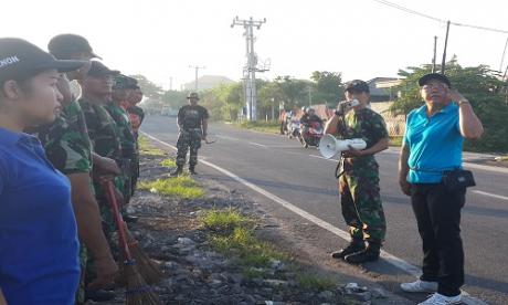 Aksi kebersihan dan penanaman pohon di jl tukad barito