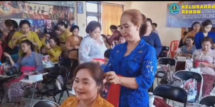 Pelatihan Sanggul untuk Kader Posyandu 